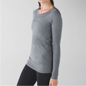 Lululemon athletica Swiftly Tech Long Sleeve Gray Lounge Workout Crew TShirt